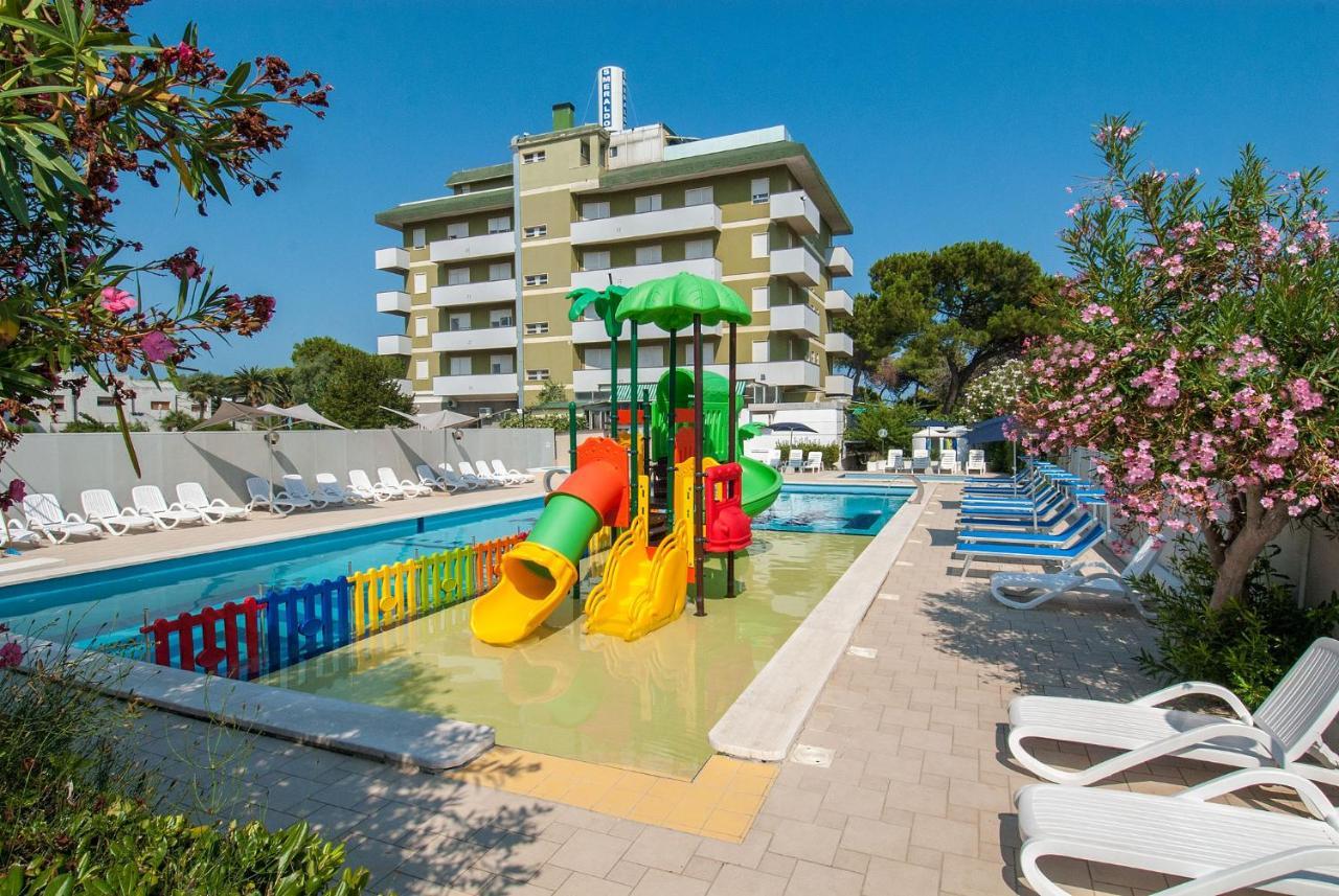 Hotel Smeraldo จูเลียโนวา ภายนอก รูปภาพ