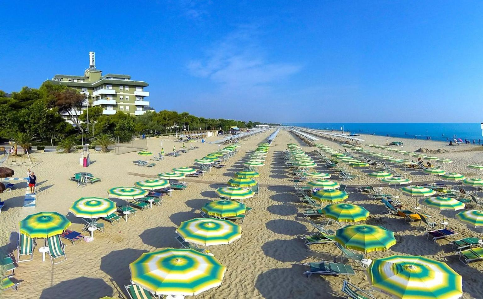 Hotel Smeraldo จูเลียโนวา ภายนอก รูปภาพ