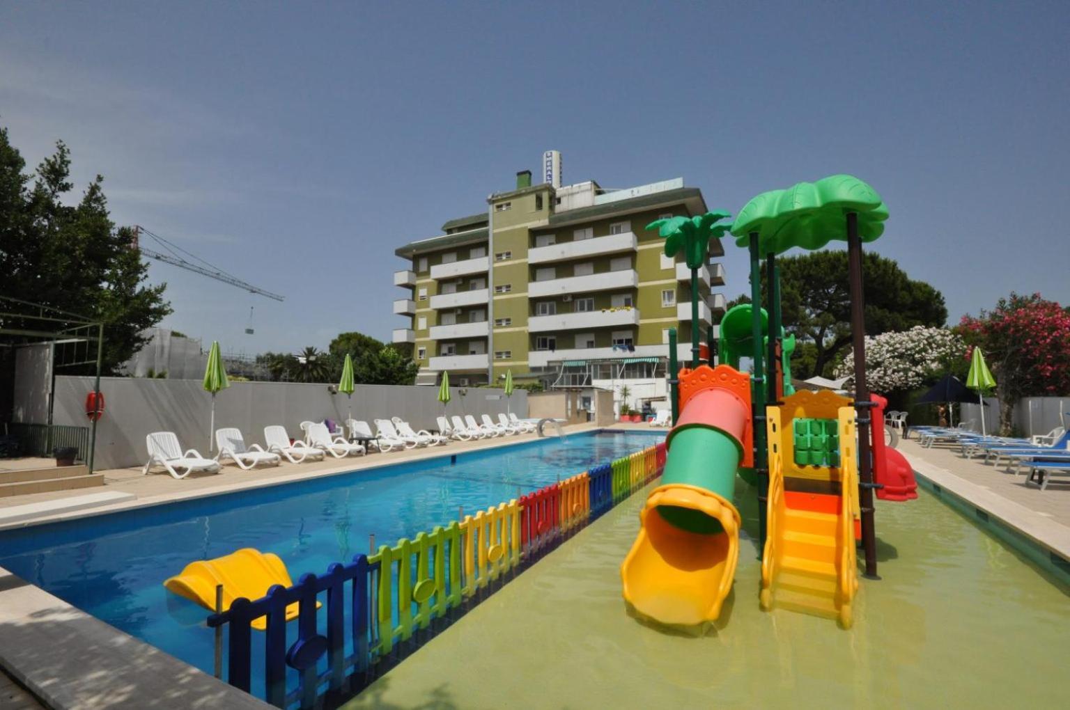 Hotel Smeraldo จูเลียโนวา ภายนอก รูปภาพ