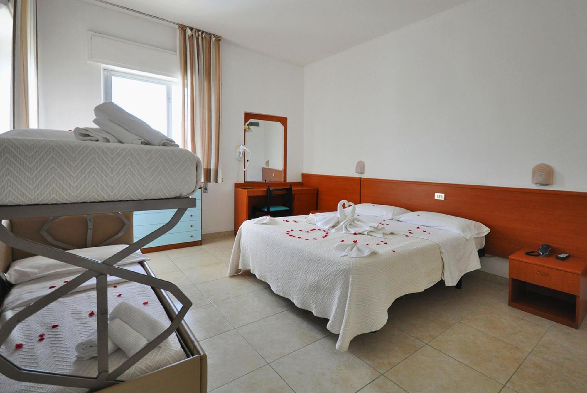 Hotel Smeraldo จูเลียโนวา ภายนอก รูปภาพ
