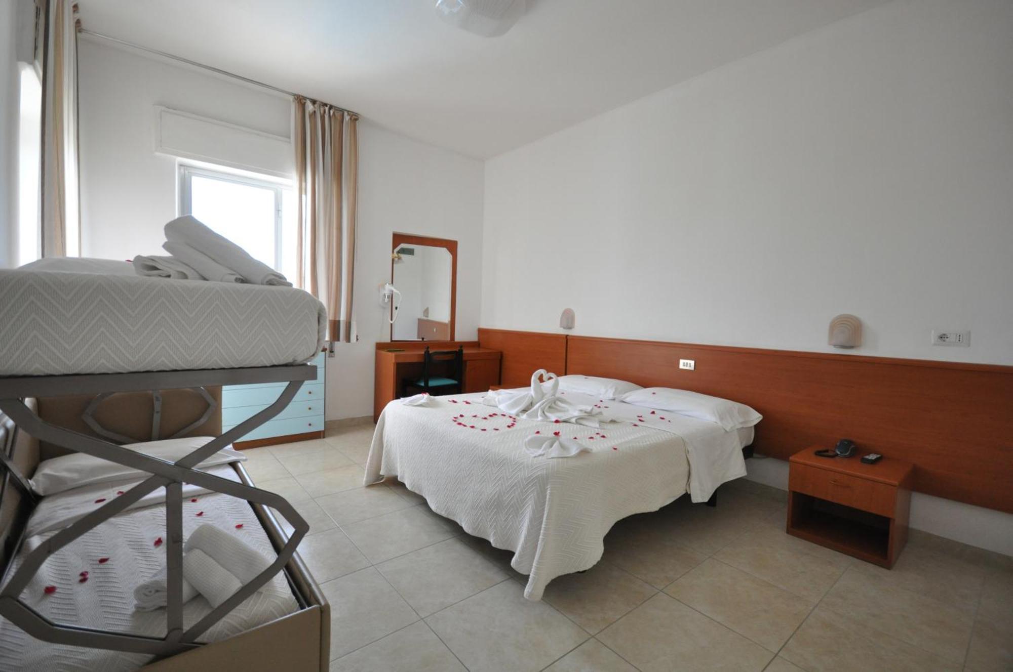 Hotel Smeraldo จูเลียโนวา ภายนอก รูปภาพ