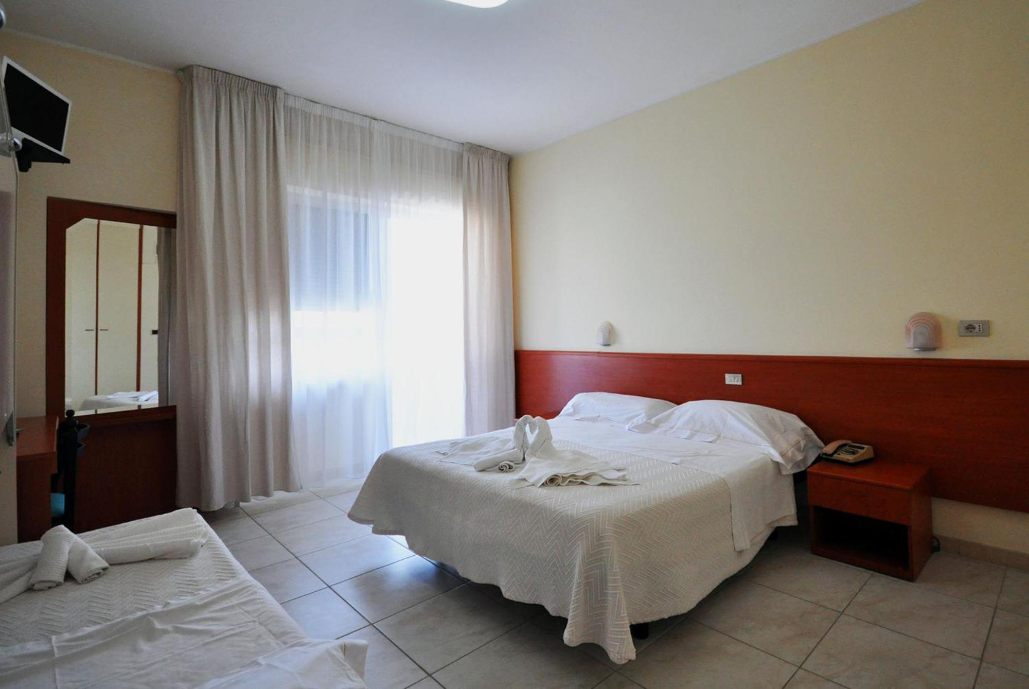Hotel Smeraldo จูเลียโนวา ภายนอก รูปภาพ