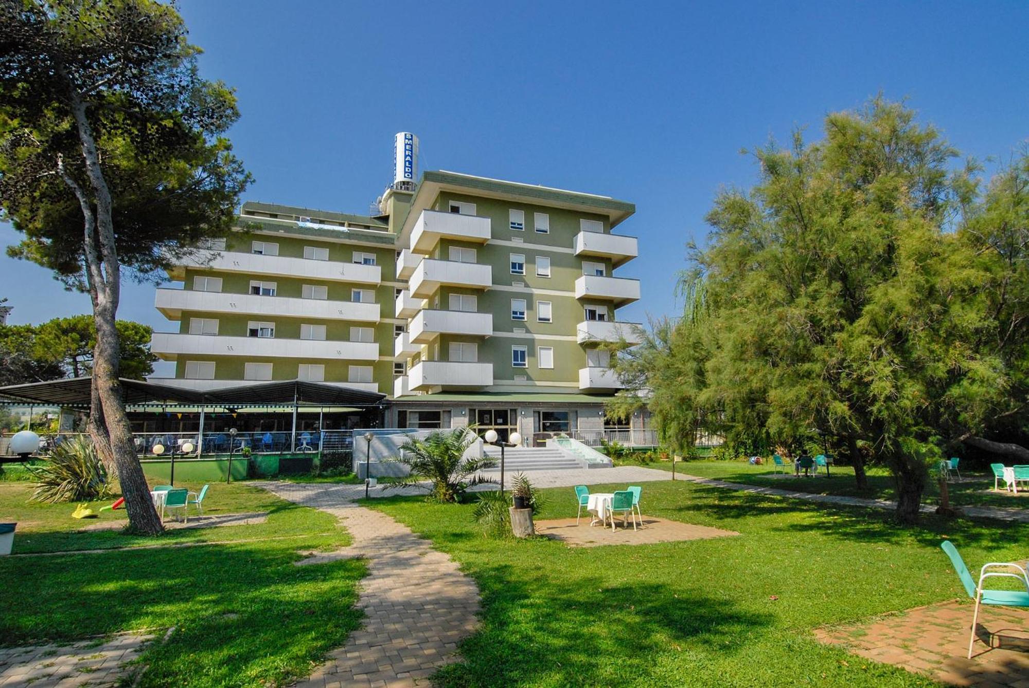 Hotel Smeraldo จูเลียโนวา ภายนอก รูปภาพ