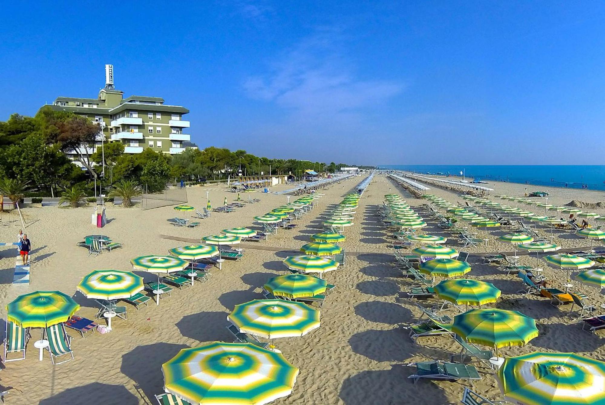 Hotel Smeraldo จูเลียโนวา ภายนอก รูปภาพ