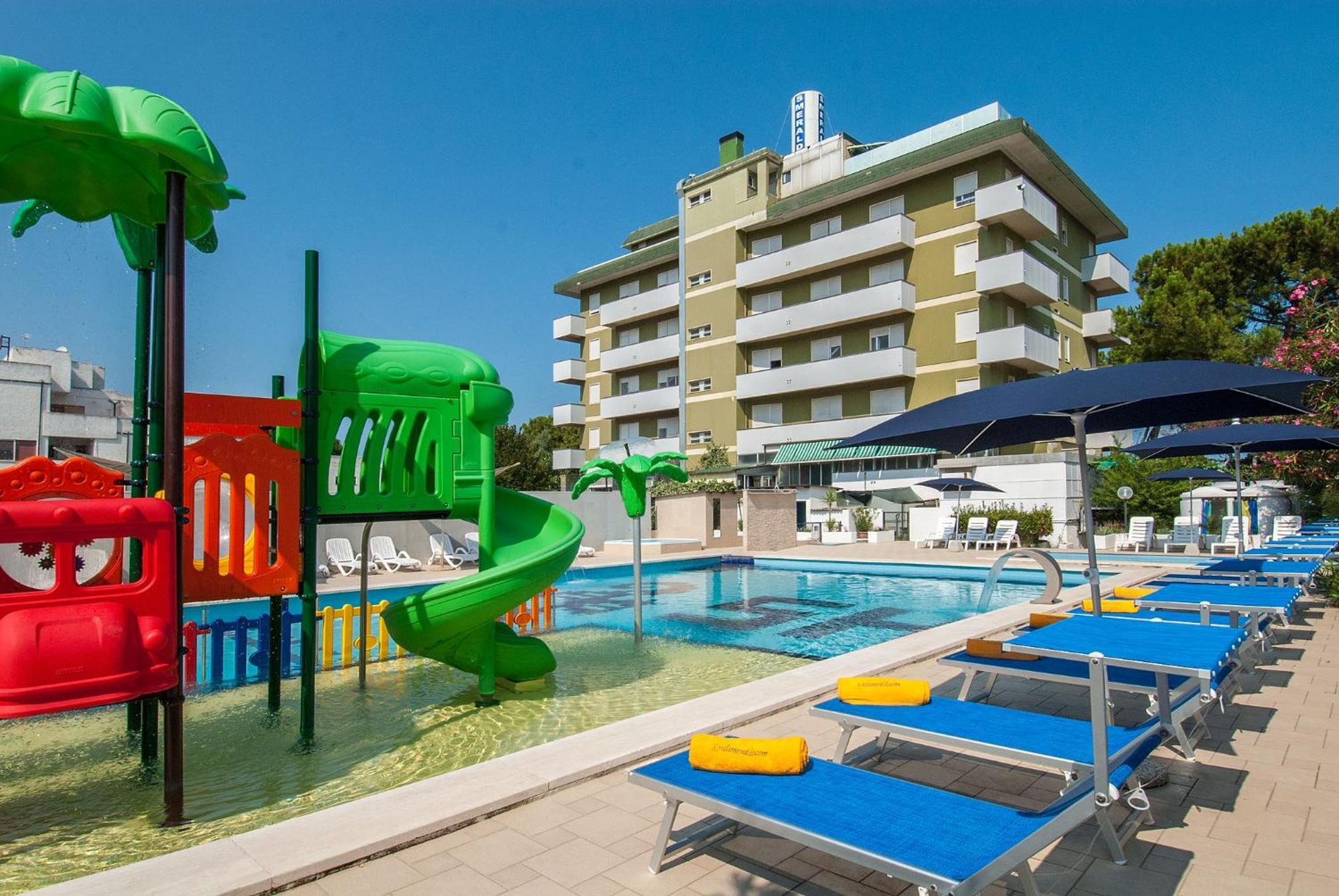 Hotel Smeraldo จูเลียโนวา ภายนอก รูปภาพ