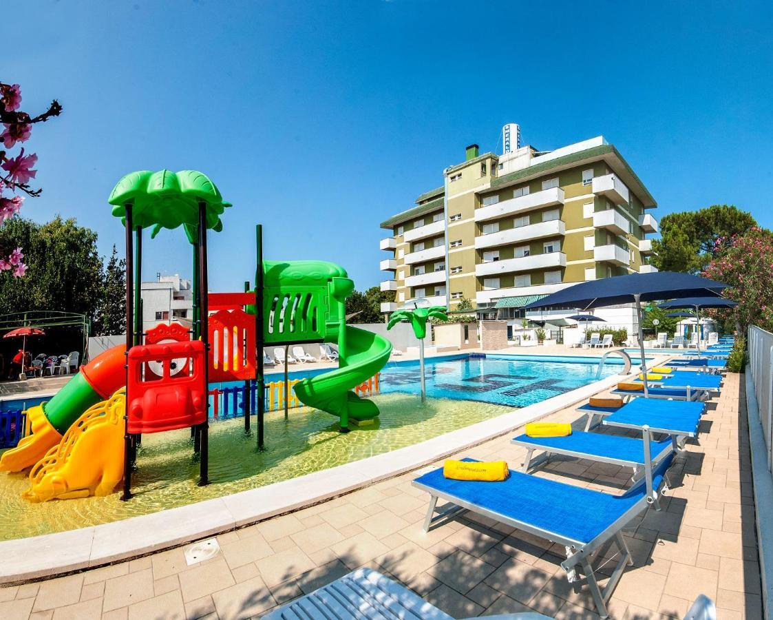 Hotel Smeraldo จูเลียโนวา ภายนอก รูปภาพ